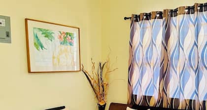 Central & Secure Stay - Minutes from Town, Airport and Stadium