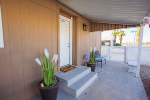 Exterior detail - Lakeside Stroll - 2 Bedroom in Sought after Lakeview Community (Lake Havasu City)