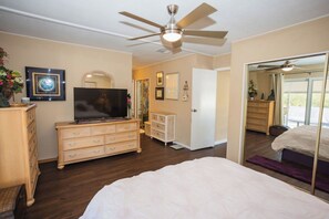 2 bedrooms, iron/ironing board, WiFi, bed sheets - Lakeside Stroll - 2 Bedroom in Sought after Lakeview Community (Lake Havasu City)