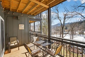 Outdoor dining - True Ski-In/Ski-Out at Sugar Mtn (Bee Branch #1) (Sugar Mountain)