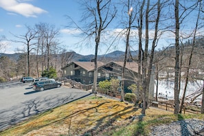 A lodge with a parking area, a lake view, and a mountainous backdrop. - True Ski-In/Ski-Out at Sugar Mtn (Bee Branch #1) (Sugar Mountain)