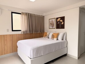 Cortinas blackout, tabla de planchar con plancha y wifi gratis 