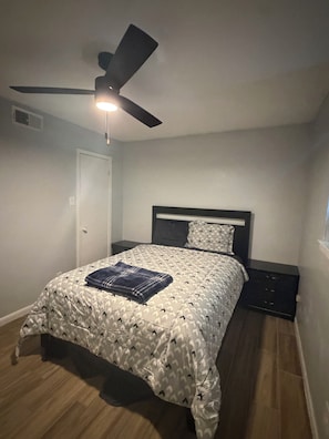 2 dormitorios, tabla de planchar con plancha, wifi y ropa de cama