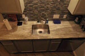 Microondas, horno, parrilla de estufa y lavavajillas 