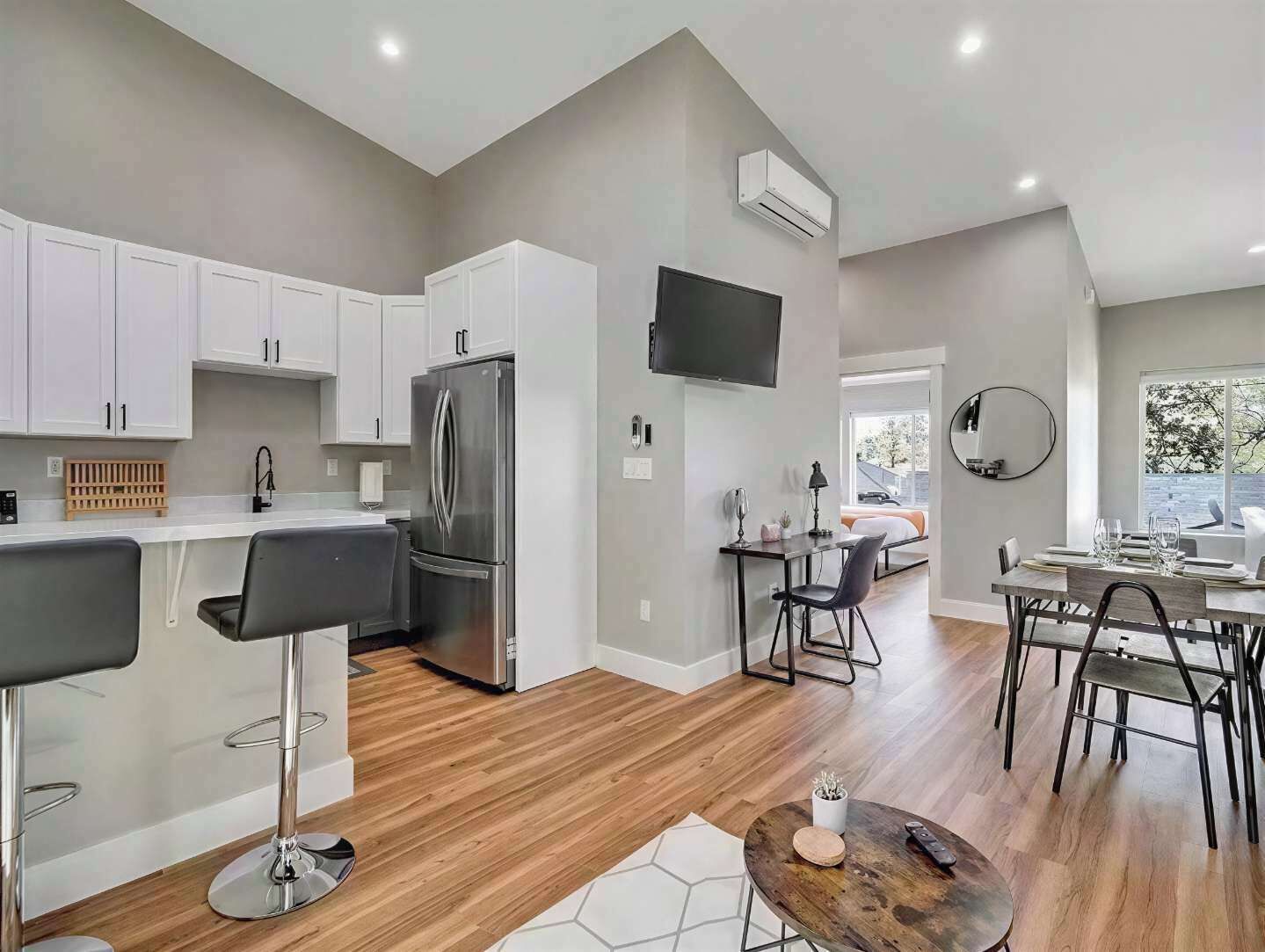 Mikrovågsugn, ugn, spishäll och diskmaskin