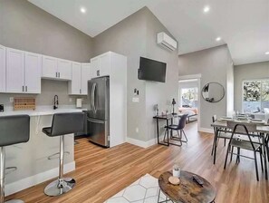 Mikrovågsugn, ugn, spishäll och diskmaskin