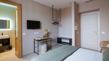 Dobbeltrom, fjellutsikt | Skrivebord og wi-fi (inkludert)