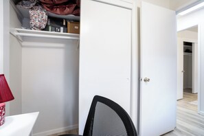 Interior - 4-bedroom apartment in Seattle perfect for your getaway (Seattle)