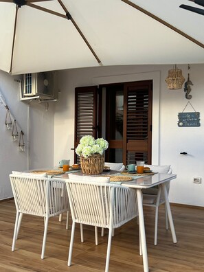 Outdoor dining - Nicola's Luxury Sardinia (Santa Teresa di Gallura)