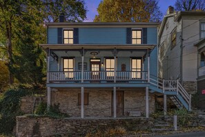 Exterior detail - Historic High Street Retreat (Harpers Ferry)