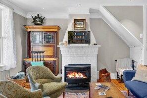 Interior - Historic High Street Retreat (Harpers Ferry)