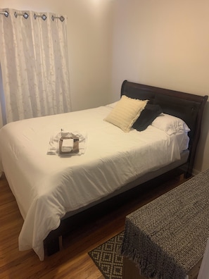 3 makuuhuonetta, silitysrauta/-lauta, Wi-Fi, vuodevaatteet