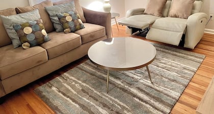 Perfect 3-bedroom Comfy Cozy home with AC, & Sun Porch in charming Harper Woods.