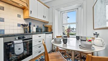 Réfrigérateur, micro-ondes, four, lave-vaisselle