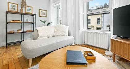 Stay in Central Sligo Walk to Rail, Cafes + Shops