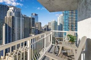 Property grounds - Sky-High Luxury 3BR with Brickell City & Bay Views (Miami)