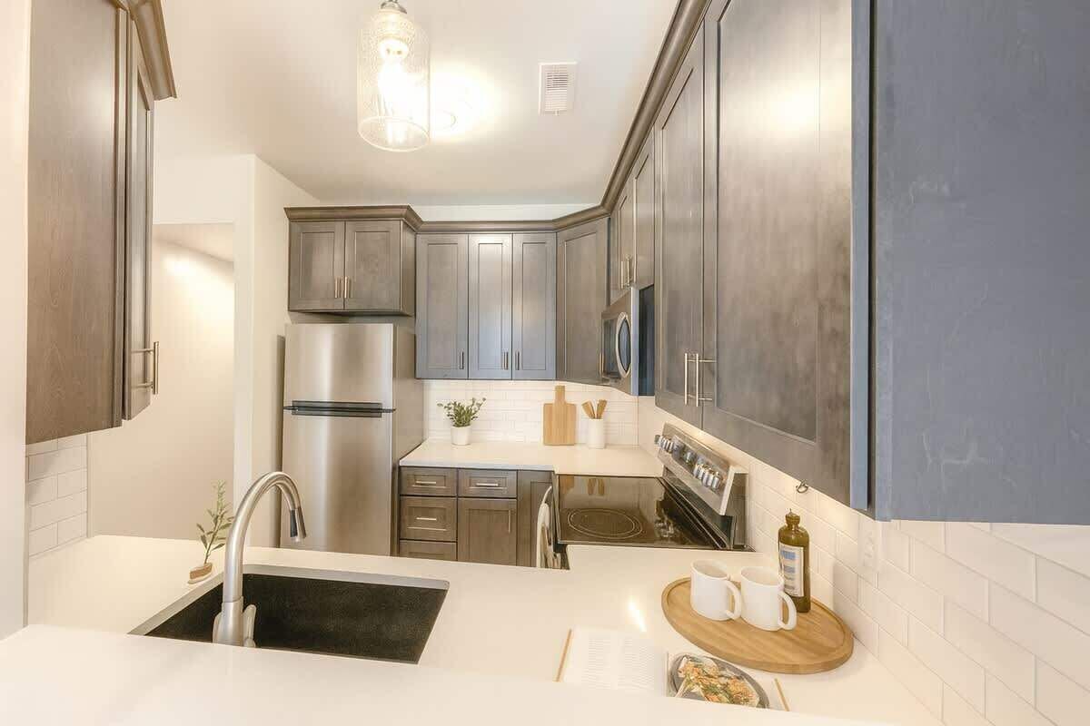 Refrigerador, microondas, horno y parrilla de estufa 