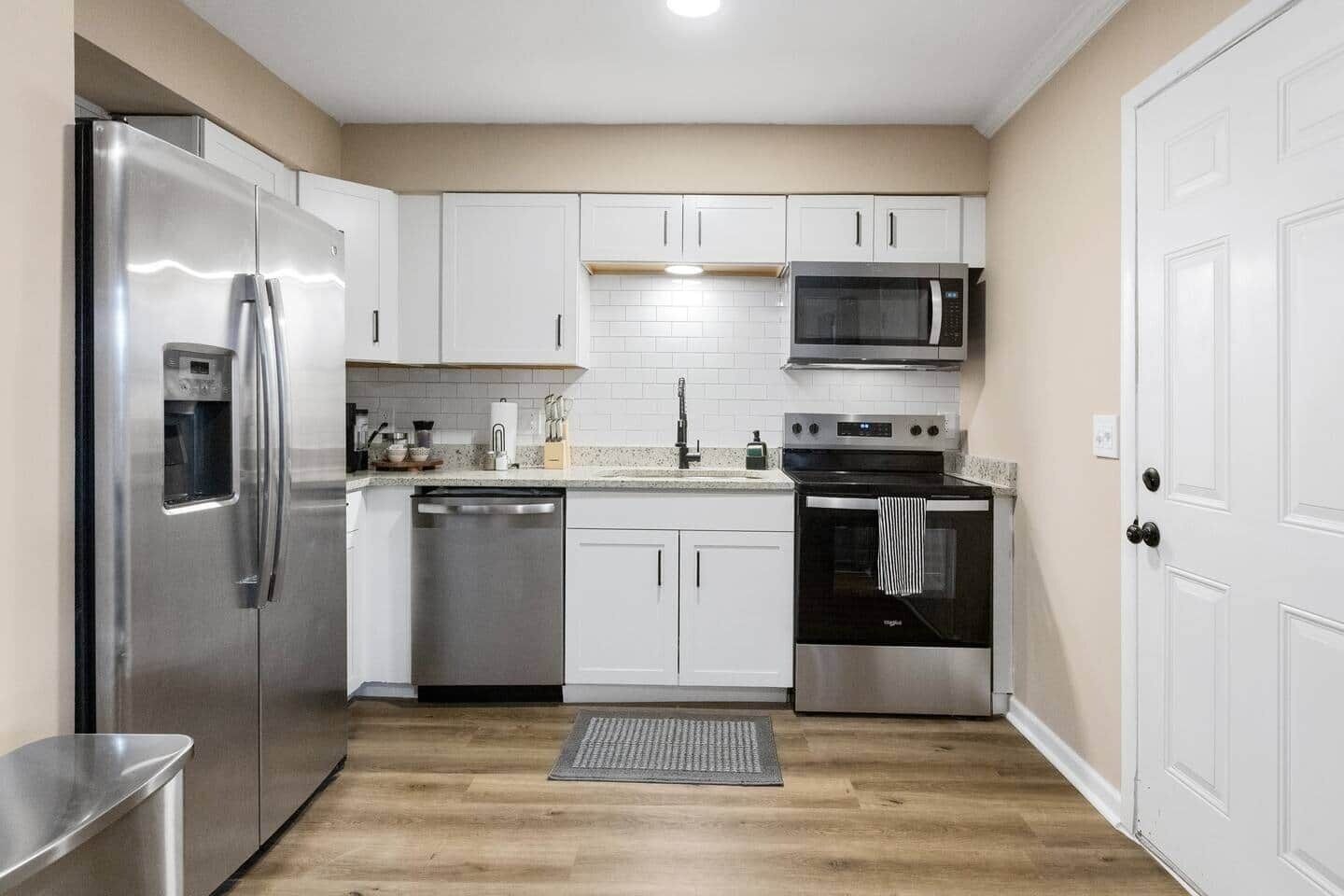 Microondas, horno, parrilla de estufa y lavavajillas 