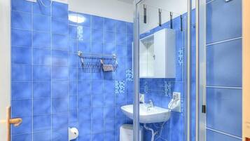 Hårføner, håndklær og toalettpapir