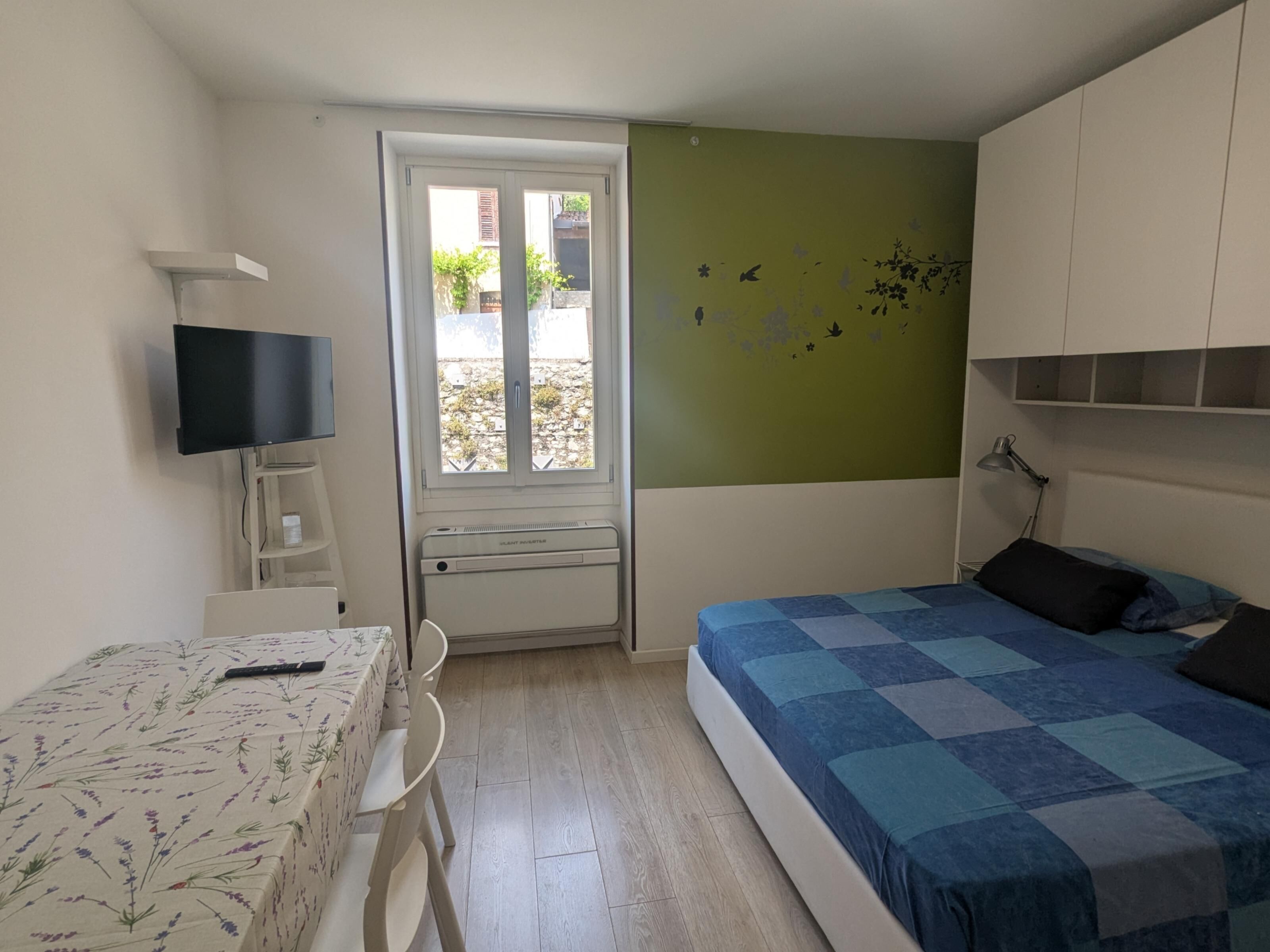 1 habitación, tabla de planchar con plancha, wifi gratis y ropa de cama 