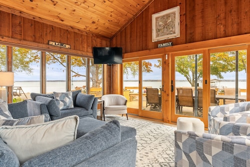 Private FLX Retreat | 200' Seneca Lakefront | Pool
