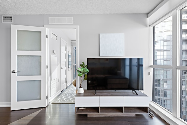 Deluxe Apartment, City View | Bathroom - Toronto Union Suites - Free Parking (Toronto)