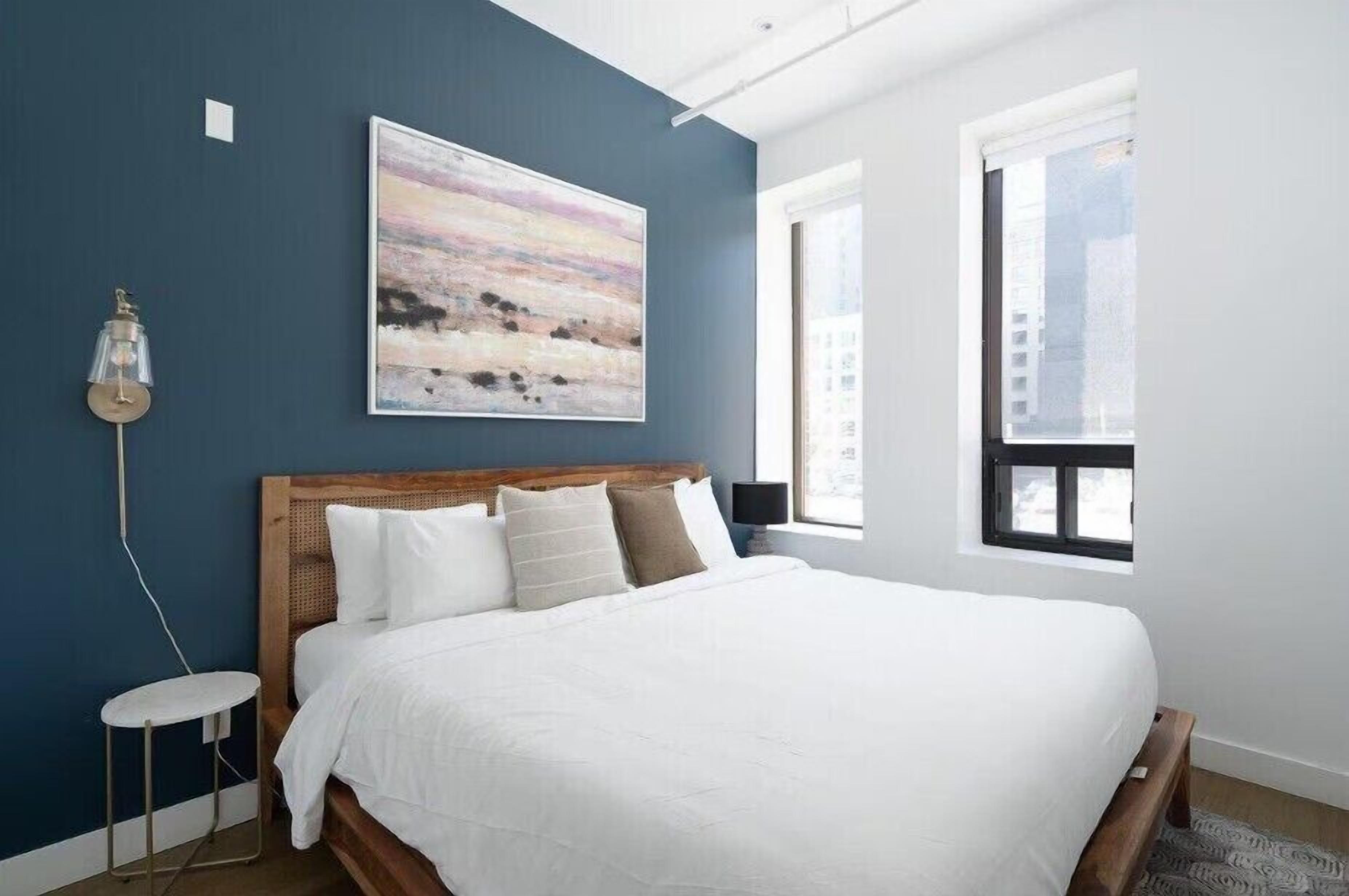 Comfort Apartment, City View | Meja, ruang kerja komputer riba, seterika/papan seterika, Wi-fi percuma 