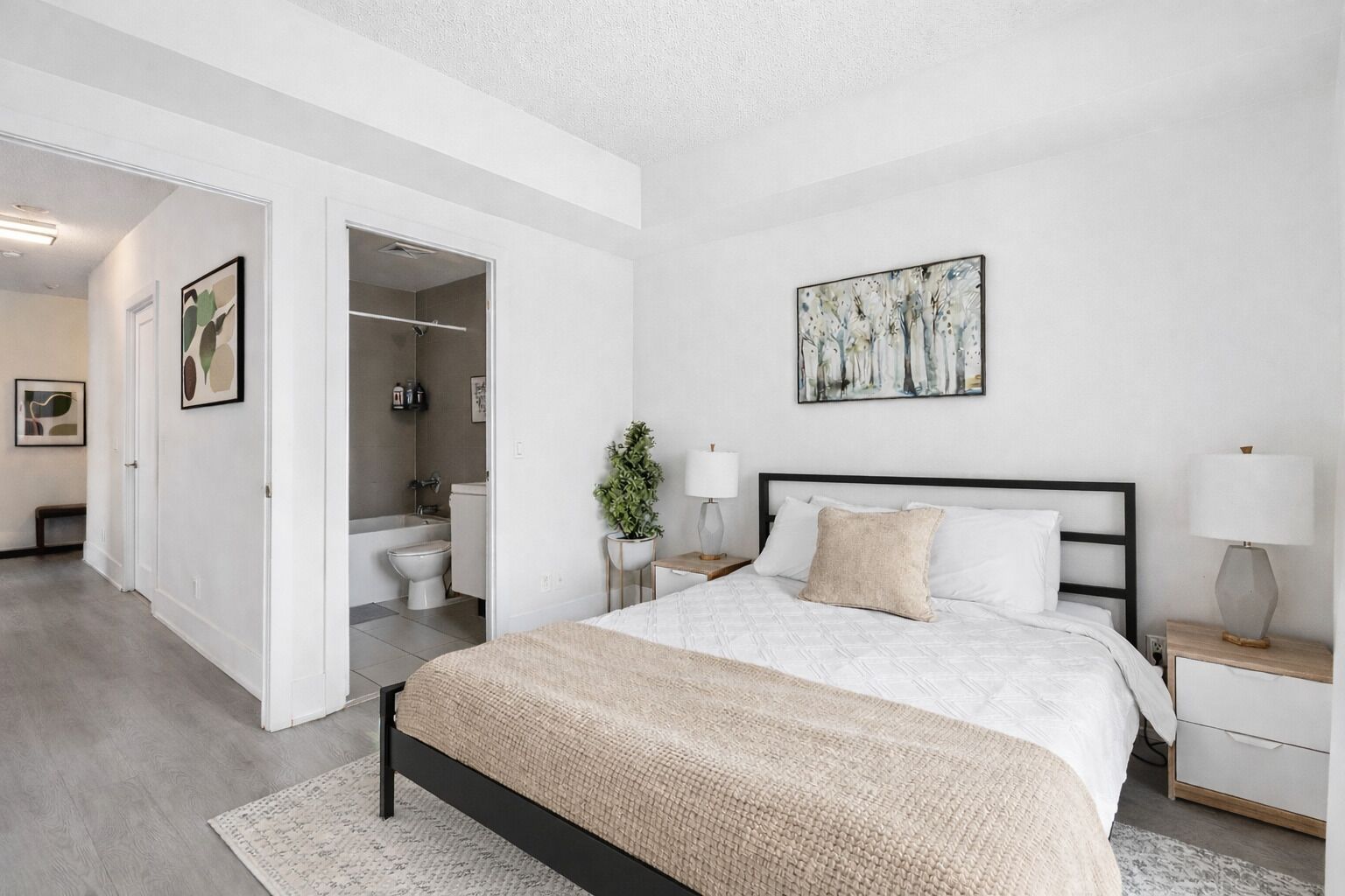 Deluxe-huoneisto, kaupunkinäköala | Työpöytä, kannettavalle tietokoneelle sopiva työtila