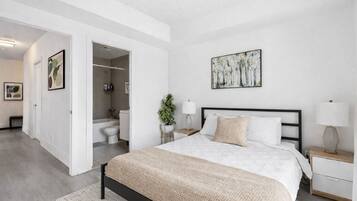 Deluxe-huoneisto, kaupunkinäköala | Työpöytä, kannettavalle tietokoneelle sopiva työtila