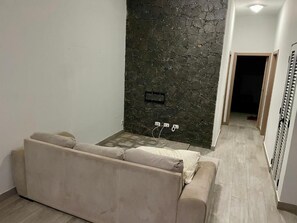 Unclassified image, 3 of 6, button