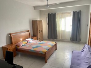 Unclassified image, 4 of 6, button