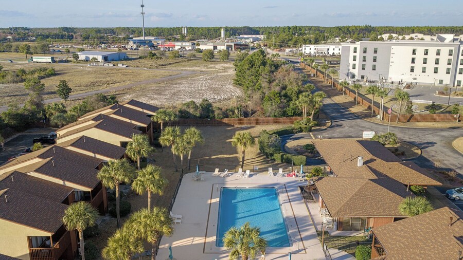 Sandbar Serenade by Avantstay Beachside Home + Pool + Tennis Court + Beach Access + Near Pier Park
