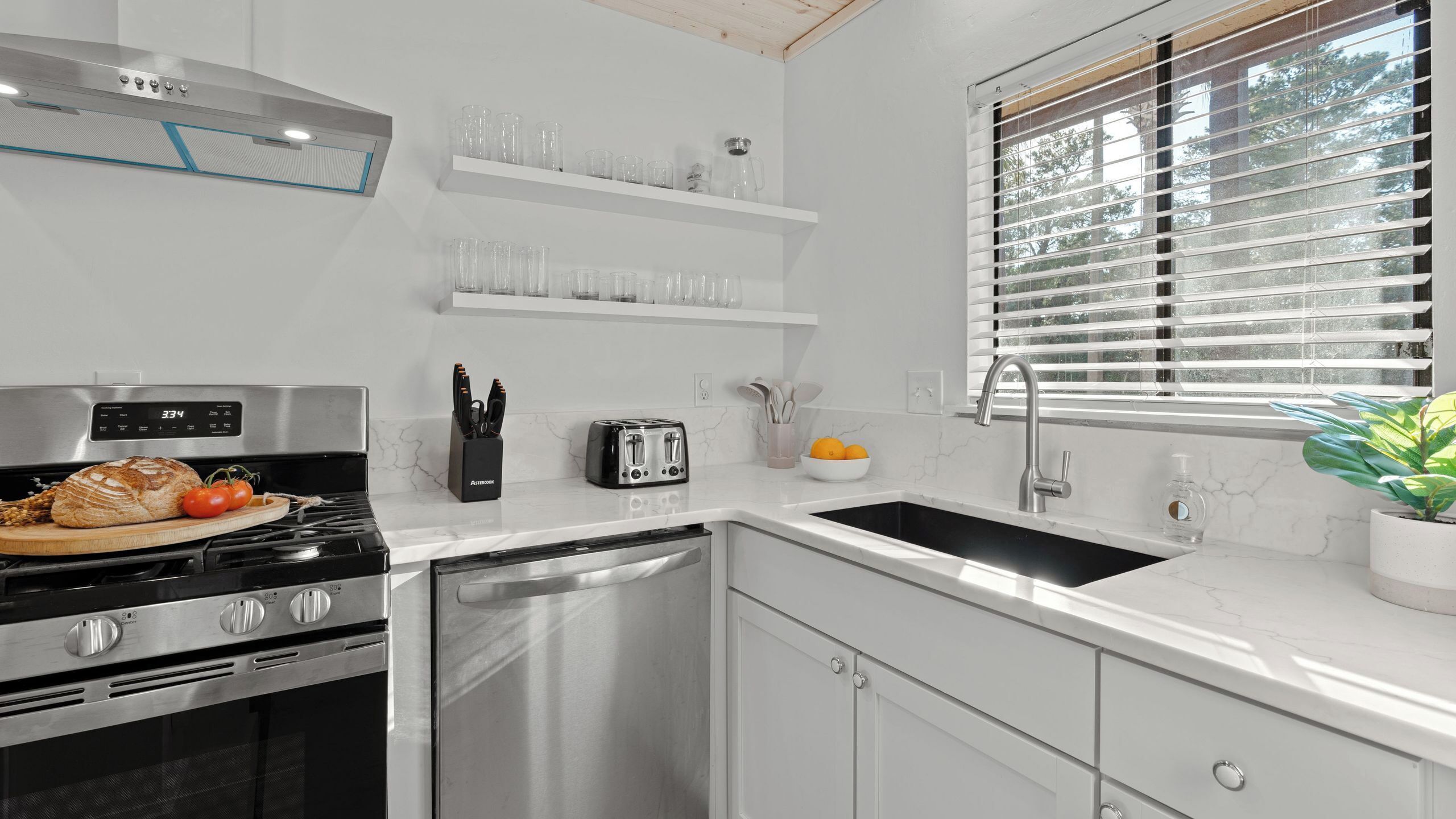 House (2 Bedrooms) | Interior