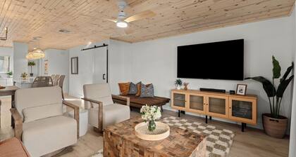 Sandbar Serenade by Avantstay Beachside Home + Pool + Tennis Court + Beach Access + Near Pier Park