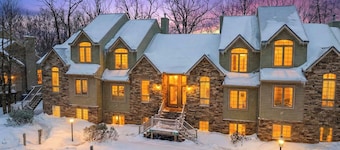 Crestline Retreat by Avantstay Luxury Mountain Condo Hot Tub + Game Room Steps to Big Boulder