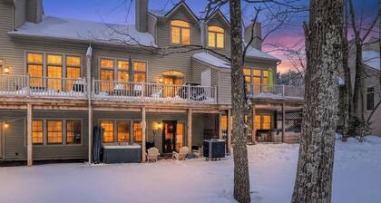 Crestline Retreat by Avantstay Luxury Mountain Condo Hot Tub + Game Room Steps to Big Boulder