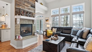 Apartment (5 Bedrooms) | Interior - Crestline Retreat by Avantstay Luxury Mountain Condo Hot Tub + Game Room Steps to Big Boulder (Lake Harmony)