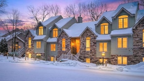 Apartment (5 Bedrooms) | Interior - Crestline Retreat by Avantstay Luxury Mountain Condo Hot Tub + Game Room Steps to Big Boulder (Lake Harmony)