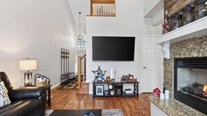 Apartment (5 Bedrooms) | Interior - Crestline Retreat by Avantstay Luxury Mountain Condo Hot Tub + Game Room Steps to Big Boulder (Lake Harmony)