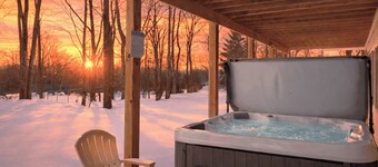 Crestline Retreat by Avantstay Luxury Mountain Condo Hot Tub + Game Room Steps to Big Boulder