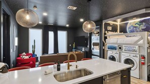 House (2 Bedrooms) | Interior - Cosmic Cowboy by Avantstay Design-forward Condo + Near Broadway, Coffee Shops and Breweries (Nashville)