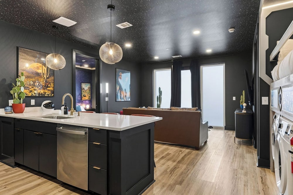 Cosmic Cowboy by Avantstay Design-forward Condo + Near Broadway, Coffee Shops and Breweries - Nashville
