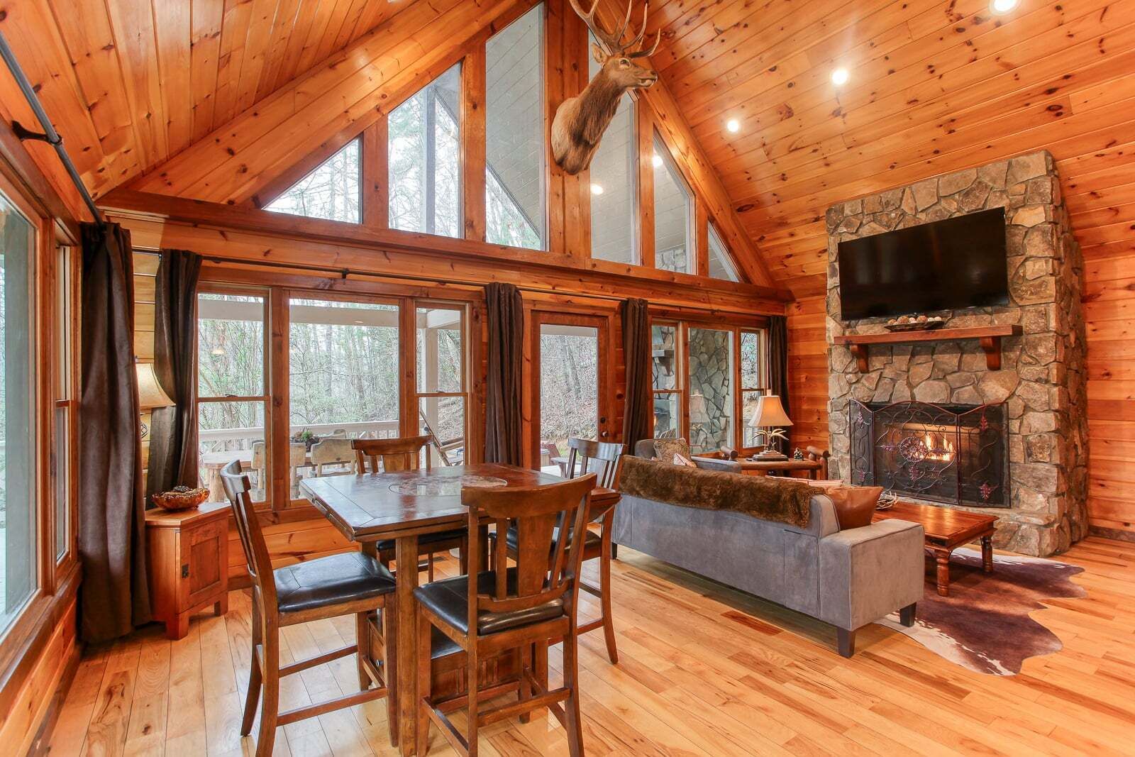 Smoky Elk Cabin, Pet Friendly With Hot Tub! - Cherokee, NC
