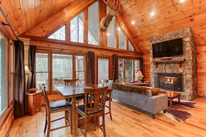 Interior - Smoky Elk Cabin, pet friendly with hot tub! (Whittier)