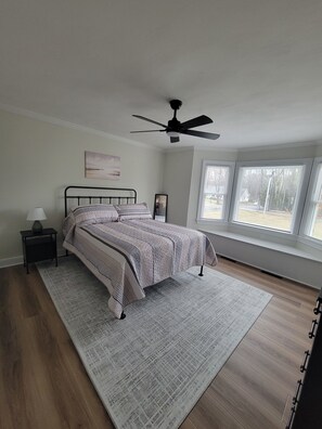 3 bedrooms, iron/ironing board, free WiFi, bed sheets - Cozy 3-bedroom house in charming small town Sedley (Sedley)