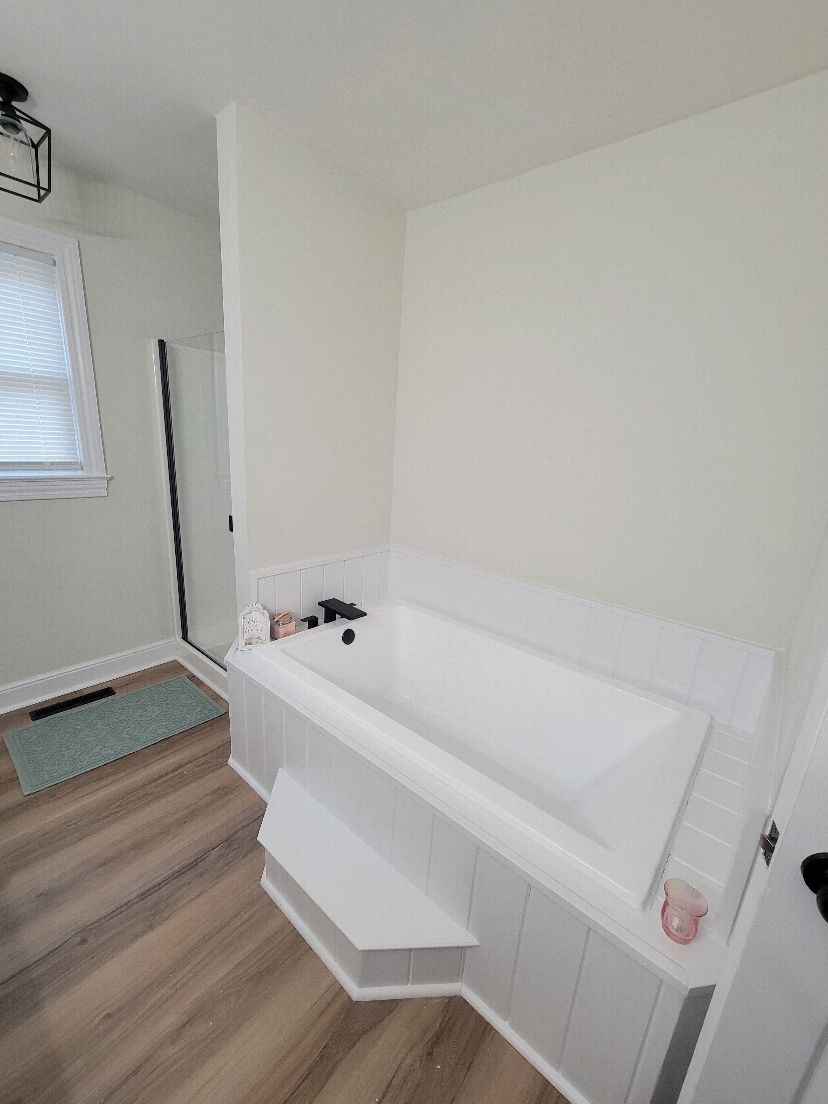 Sèche-cheveux, serviettes fournies, papier toilette