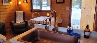 The Polaris is a cozy delight with 360 degree mountain views.  Pet Friendly!