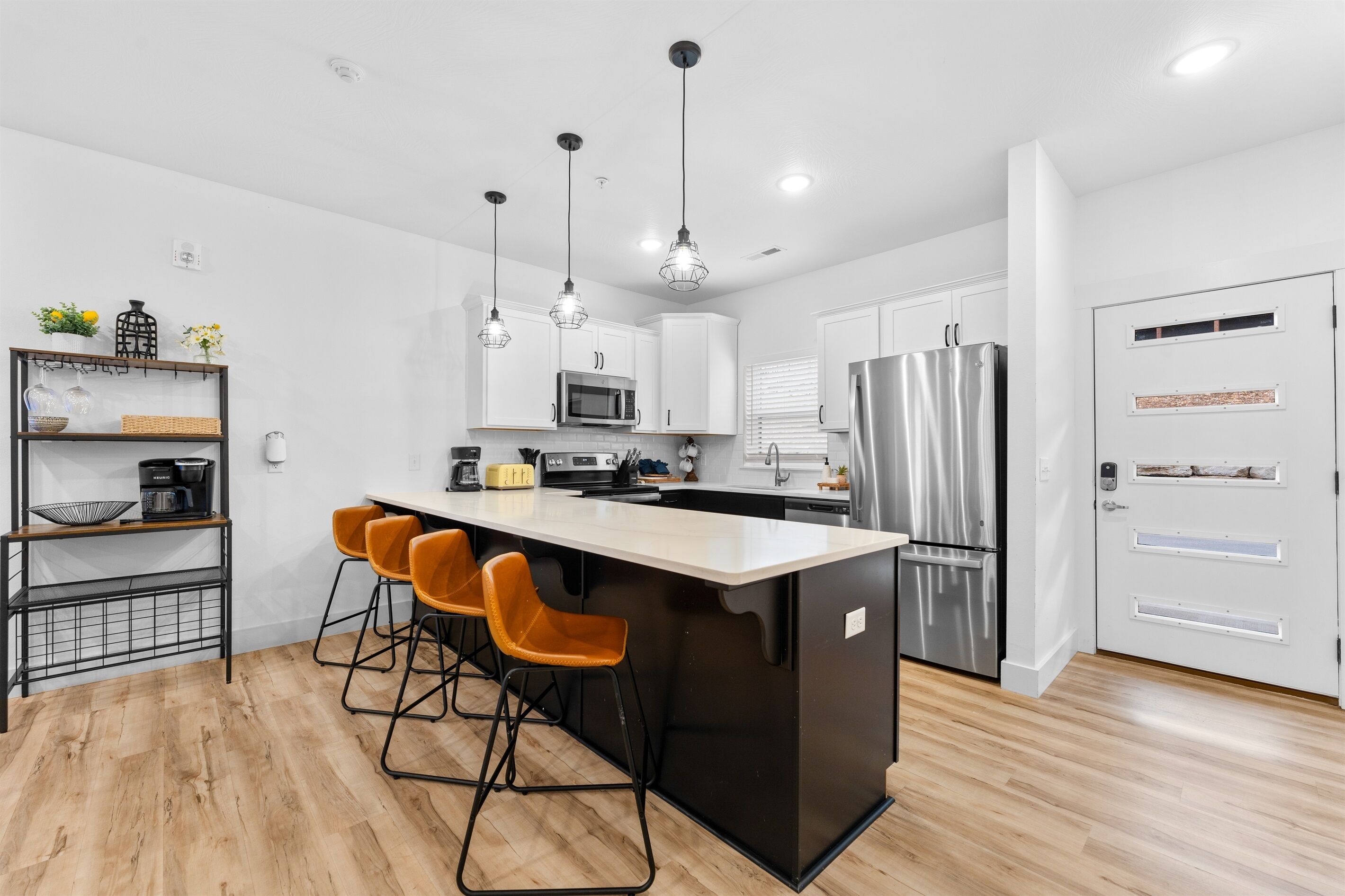 Kjøleskap, mikrobølgeovn, ovn og kokeplater