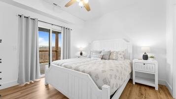 5 dormitorios, escritorio, tabla de planchar con plancha y cuna de viaje