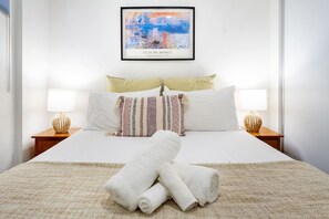 Silitysrauta/-lauta, Wi-Fi, vuodevaatteet